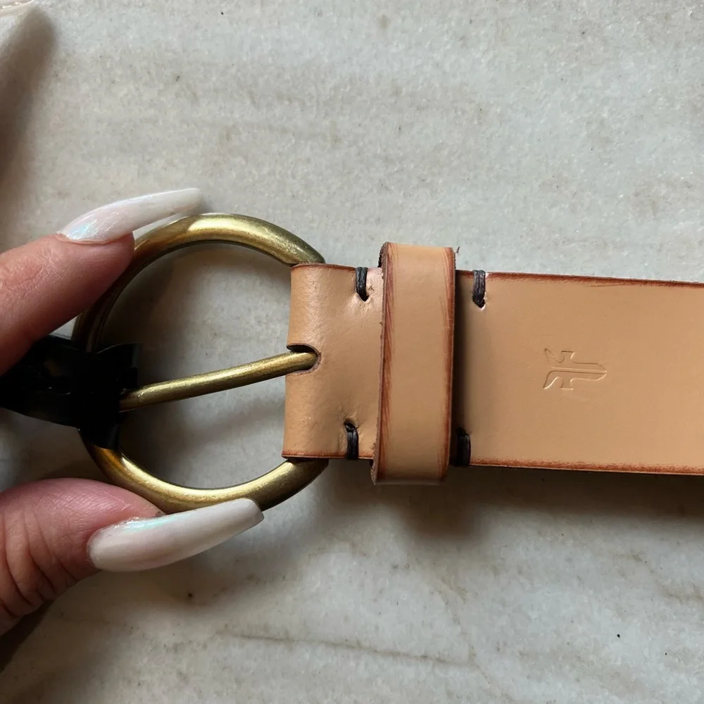 Frye Woman’s Tan Leather Belt with Bronze Ring Buckle Authentic 100 leather Sz L